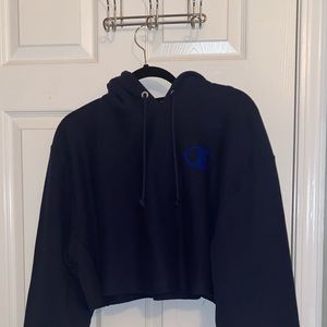 Navy cropped sweatshirt.
